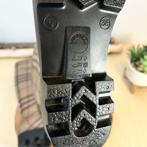 Burberry Check Rain Boots Size 38 / US 8 Waterproof / Mended Opening - Picture 9 of 16